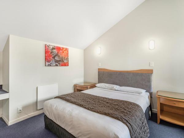 Capital Lodge Motor Inn : photo 9 de la chambre studio avec baignoire spa