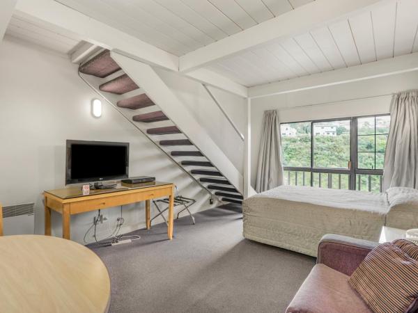 Capital Lodge Motor Inn : photo 5 de la chambre studio avec baignoire spa