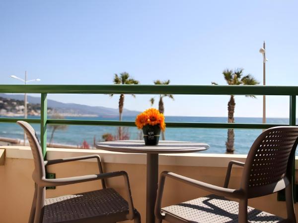 Hotel Club Oustal Del Mar : photo 1 de la chambre chambre familiale - vue sur mer