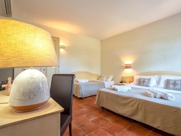Alghero Resort Country Hotel & Spa : photo 2 de la chambre chambre triple deluxe