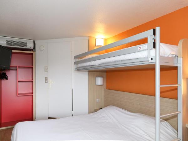 Premiere Classe Arles : photo 3 de la chambre chambre triple (1 lit double et 1 lit simple)