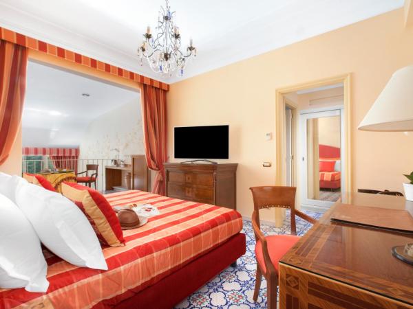 Hotel Antiche Mura : photo 3 de la chambre suite lit king-size avec baignoire spa