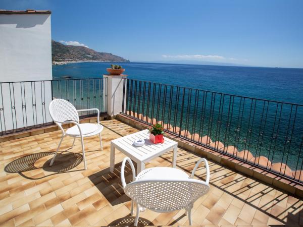 Hotel Lido Mediterranee : photo 9 de la chambre chambre double ou lits jumeaux supérieure - vue sur mer