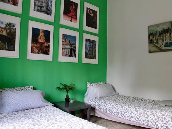 Casa Xanadu Seville - Boutique rooms with terraces : photo 4 de la chambre chambre lits jumeaux avec salle de bains commune