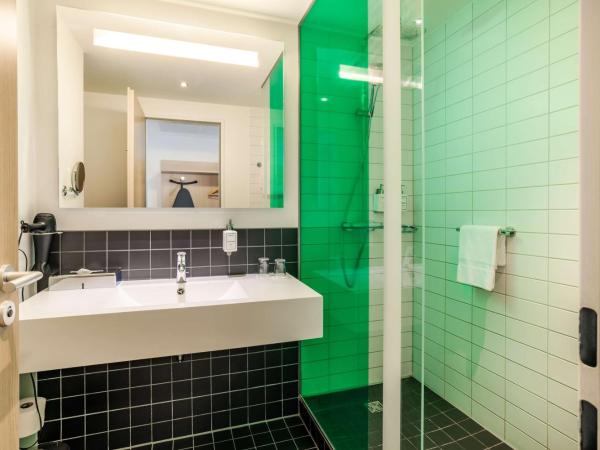 Park Inn by Radisson Stuttgart : photo 1 de la chambre chambre supérieure - Étage supérieur