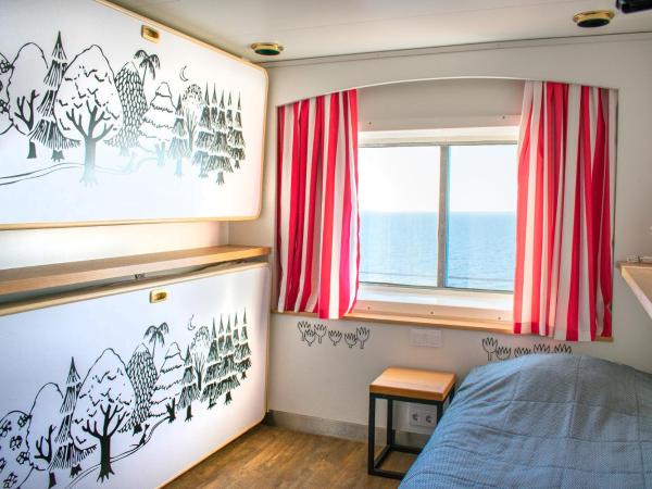 Silja Line ferry - Helsinki 2 nights return cruise to Stockholm : photo 1 de la chambre moomin cabin with sea view
