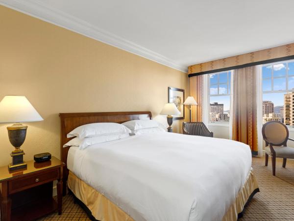 InterContinental Mark Hopkins San Francisco, an IHG Hotel : photo 3 de la chambre chambre lit king-size classique avec vue sur le golden gate bridge
