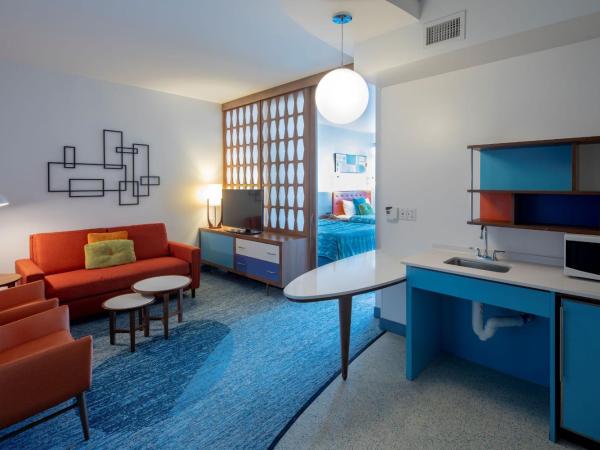 Universal's Cabana Bay Beach Resort : photo 3 de la chambre suite familiale avec baignoire accessible aux personnes à mobilité réduite, norme ada - entrée extérieure (accès anticipé au parc inclus)