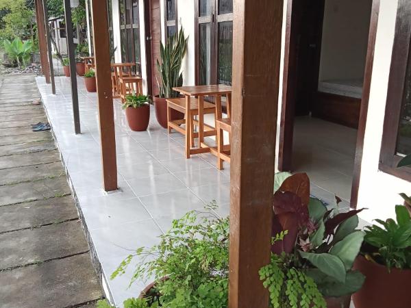 Rosella Cottages - Homestay - Yogyakarta : photo 10 de la chambre bungalow familial