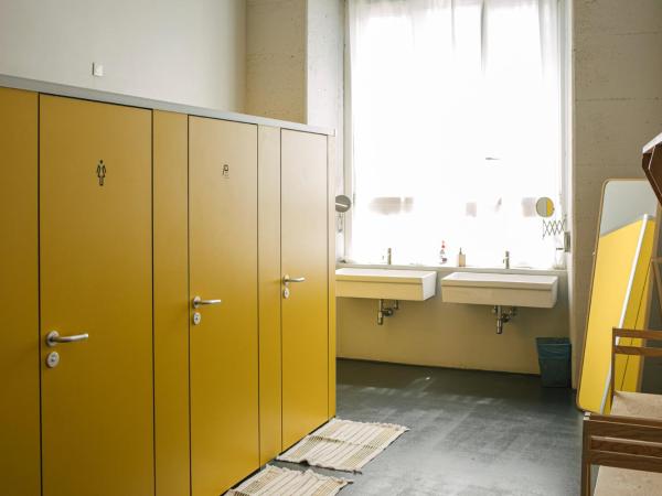 casaBASE : photo 5 de la chambre chambre double ou lits jumeaux avec salle de bains commune