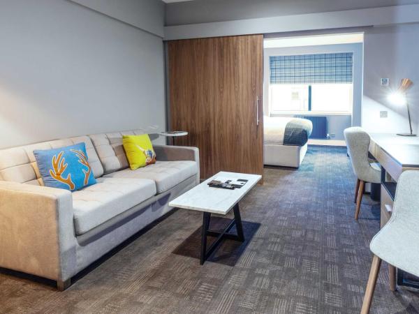 Sandman Signature Aberdeen Hotel & Spa : photo 2 de la chambre suite, 1 king bed, sofa bed, kitchenette