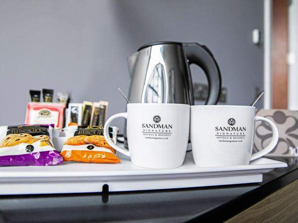 Sandman Signature Aberdeen Hotel & Spa : photo 8 de la chambre executive suite, 1 king bed, sofa bed, kitchenette