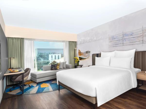 Novotel Mumbai International Airport : photo 7 de la chambre superior king bed with 20% discount on spa and food & soft beverage at restaurants only and and and 10% on laundry