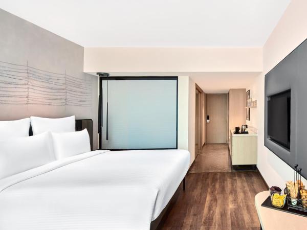 Novotel Mumbai International Airport : photo 6 de la chambre superior king bed with 20% discount on spa and food & soft beverage at restaurants only and and and 10% on laundry