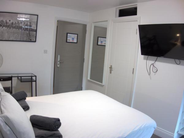 Abbey Point Hotel : photo 1 de la chambre chambre lit king-size - vue sur ville