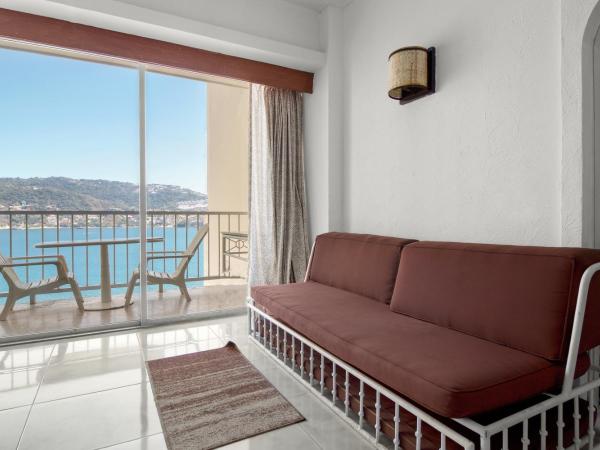 Suites Torres Gemelas VIP : photo 8 de la chambre chambre quadruple - vue sur mer