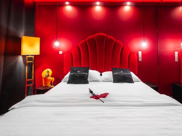 Hotel Aura Design & Garden Pool : photo 1 de la chambre chambre king avec accès piscine