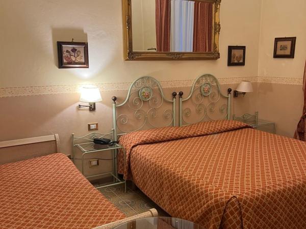 Hotel Villa Liana : photo 1 de la chambre chambre triple