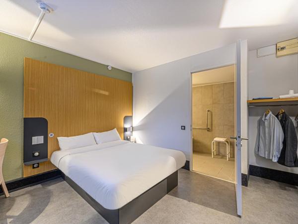 B&B HOTEL Vannes Est Golfe du Morbihan : photo 1 de la chambre chambre double - accessible aux personnes à mobilité réduite 