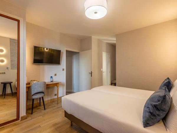 Hotel Kyriad Saint Malo Centre Plage : photo 9 de la chambre chambre triple avec terrasse - sans vue sur mer