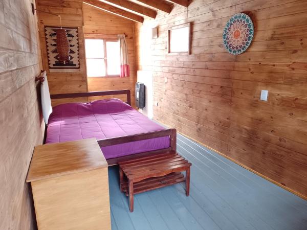 Hostel Los Coihues : photo 1 de la chambre chambre lit queen-size avec balcon