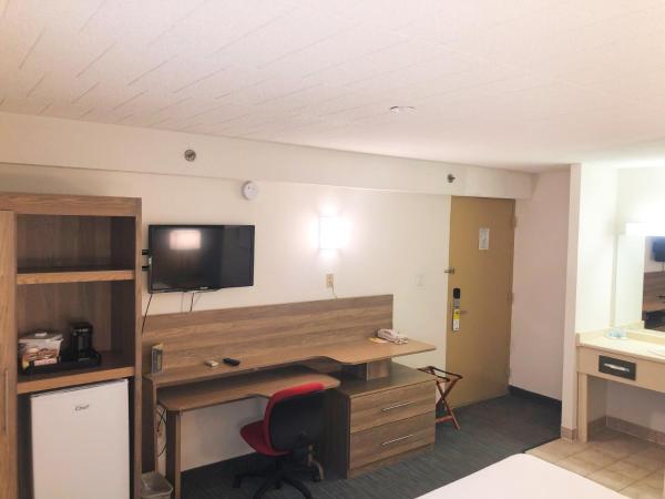 Days by Wyndham Niagara Falls Centre St. By the Falls : photo 3 de la chambre chambre lit king-size