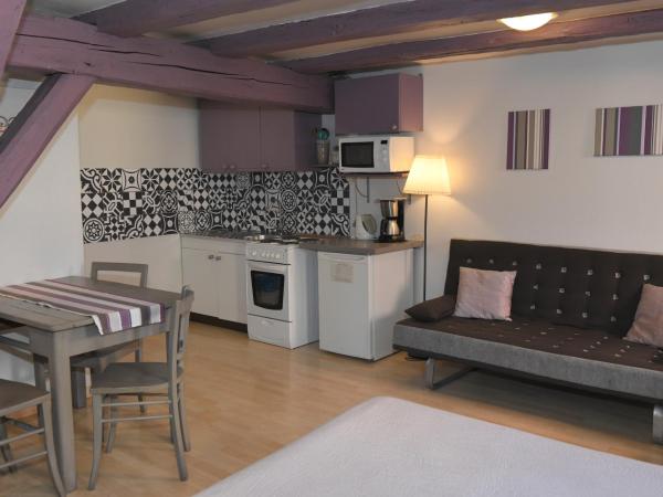 CHEZ CECILE Bed and Breakfast chez le VIGNERON : photo 2 de la chambre studio