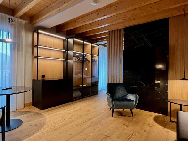 Hotel Master : photo 10 de la chambre suite lit king-size avec baignoire spa