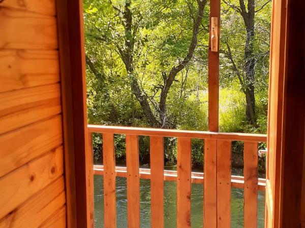 Hostel Los Coihues : photo 3 de la chambre chambre lit queen-size avec balcon