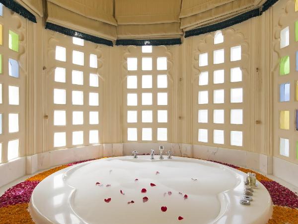 Taj Lake Palace Udaipur : photo 8 de la chambre suite grand royal - vue sur lac