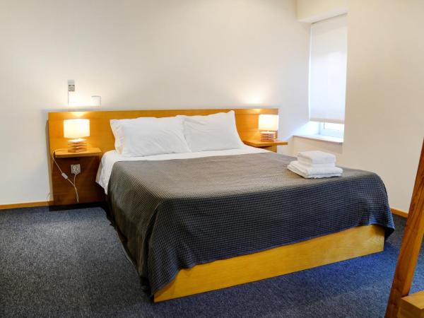 Peach Hostel & Suites : photo 6 de la chambre chambre double avec salle de bains privative