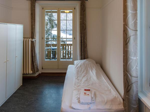 Zentrum Haus Davos : photo 5 de la chambre chambre triple avec salle de bains privative