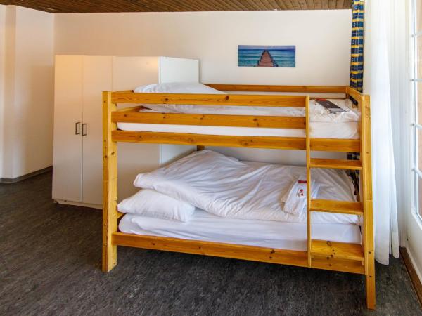 Zentrum Haus Davos : photo 6 de la chambre chambre triple avec salle de bains privative