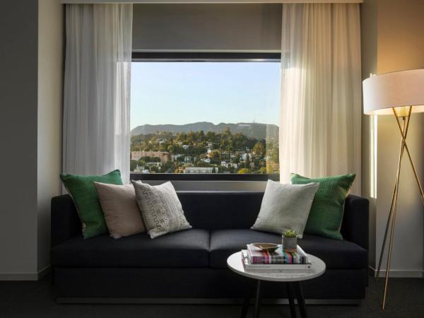 Kimpton Everly Hotel Hollywood, an IHG Hotel : photo 2 de la chambre chambre lit king-size essentielle - vue sur panneau hollywood