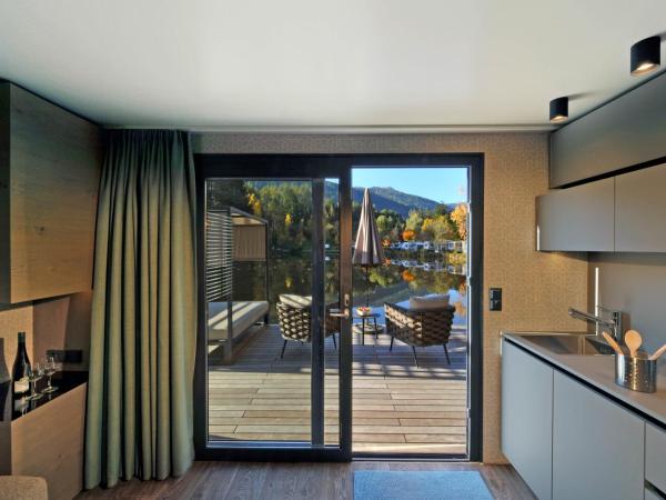 Ferienparadies Natterer See : photo 6 de la chambre « maison flottante » mobilheim