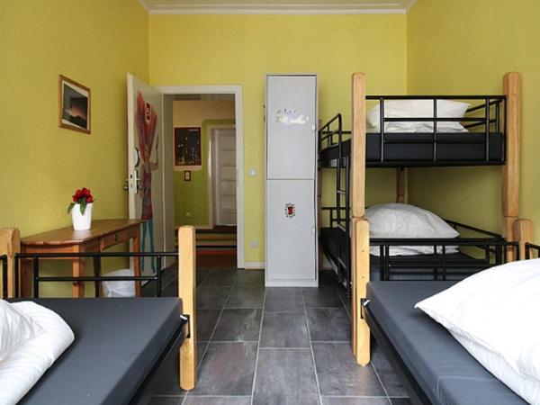 Backpackers Düsseldorf - SELF CHECK-IN : photo 1 de la chambre bed in 4-bed dormitory room (mixed)