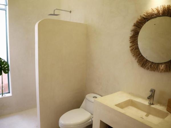 Nuik Casa Tropical : photo 2 de la chambre chambre lit king-size - vue sur jardin