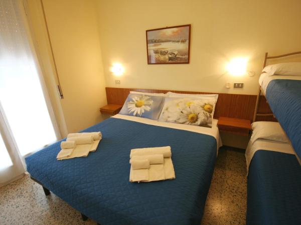 Hotel Amalfi : photo 3 de la chambre chambre quadruple