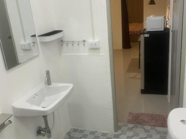 Barzilla Bar And Guesthouse : photo 4 de la chambre studio avec balcon