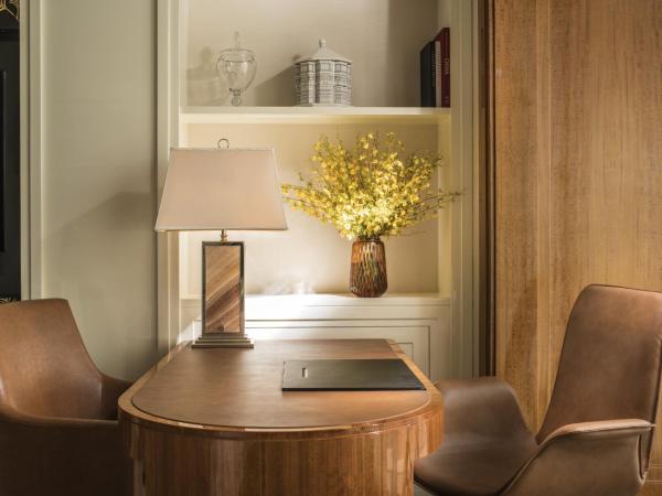 Four Seasons Hotel Tianjin : photo 3 de la chambre chambre lit king-size premier