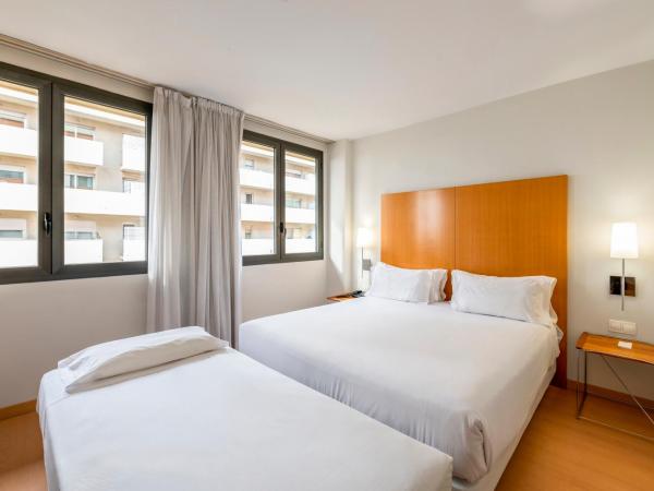 Hesperia Barcelona Del Mar : photo 1 de la chambre chambre triple confort