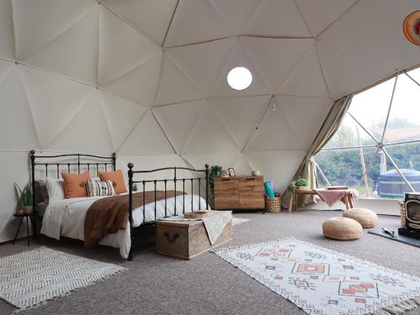 Luxury Dome with Private Wood-Fired Hot Tub : photo 1 de la chambre tente