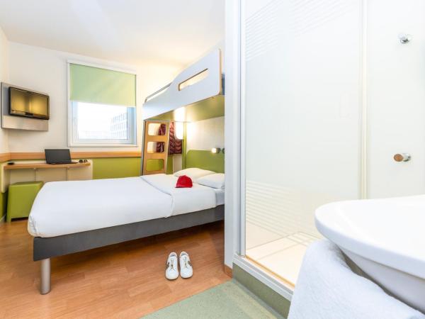 ibis budget Zurich City West : photo 5 de la chambre chambre triple