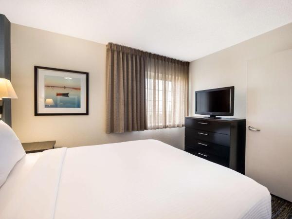 Sonesta Simply Suites Phoenix Glendale : photo 3 de la chambre suite lit queen-size 1 chambre