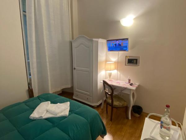 Relais Del Duomo : photo 3 de la chambre chambre simple avec petit lit double.