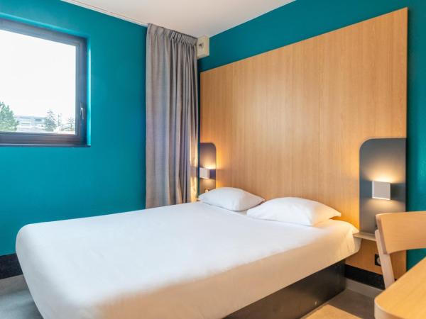 B&B HOTEL Cholet Sud : photo 1 de la chambre chambre double