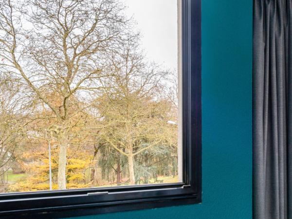 B&B HOTEL Cholet Sud : photo 9 de la chambre chambre double