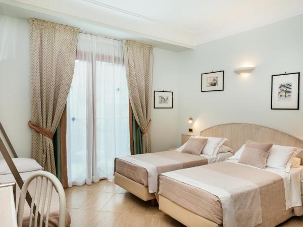 Hotel Gardenia Sorrento : photo 5 de la chambre chambre triple