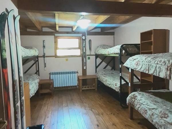 Hostel Los Coihues : photo 2 de la chambre chambre familiale avec salle de bains commune