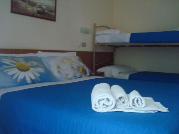 Hotel Amalfi : photo 7 de la chambre chambre quadruple